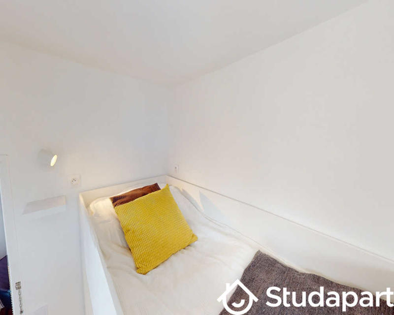 Chambre - 130 m² - 1 pièce