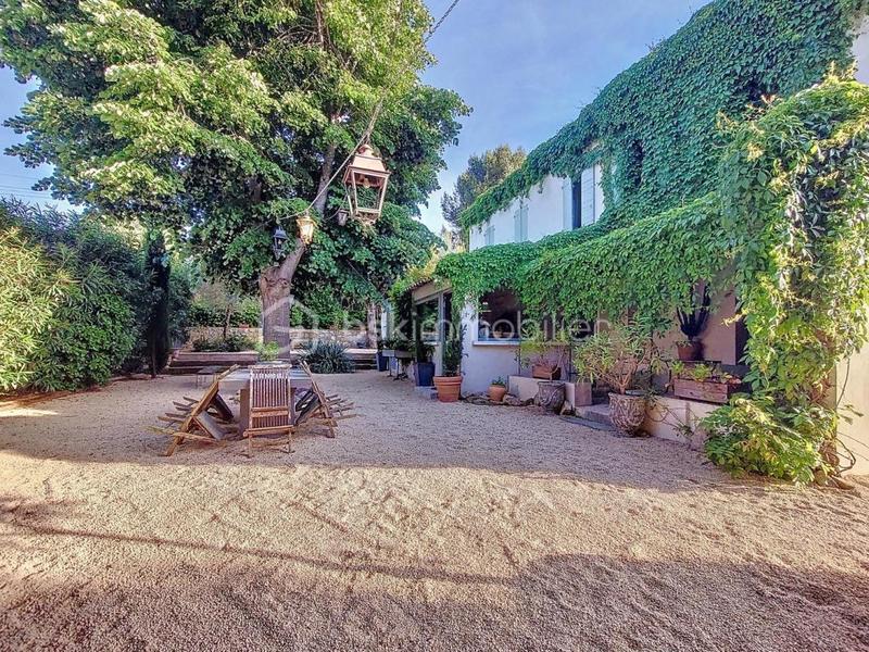 Maison - 254 m² - 8 pièces