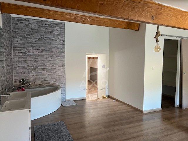 Maison - 220 m² - 6 pièces