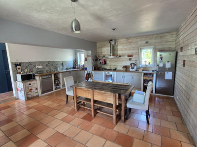 Propriété - 360 m² - 13 pièces