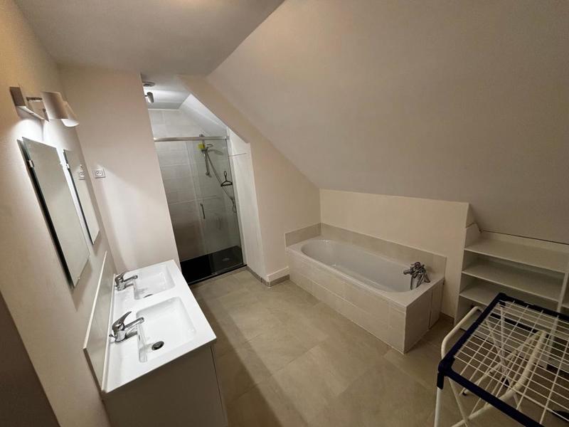 Maison - 212 m² - 9 pièces