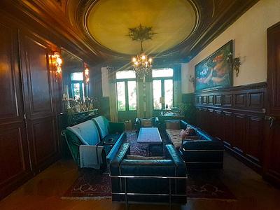 Maison - 240 m² - 10 pièces