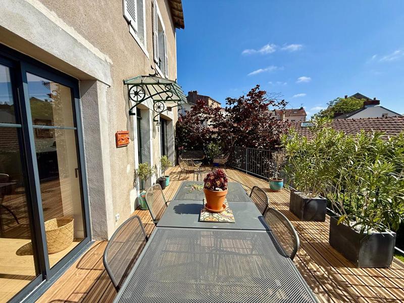 Maison - 209 m² - 9 pièces