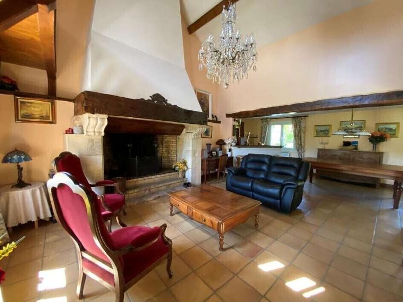 Maison - 303 m² - 10 pièces