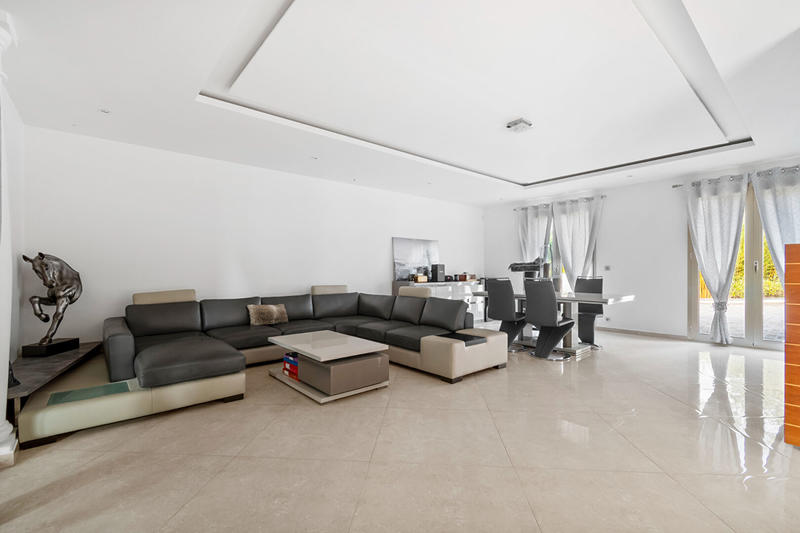 Villa - 471 m² - 14 pièces