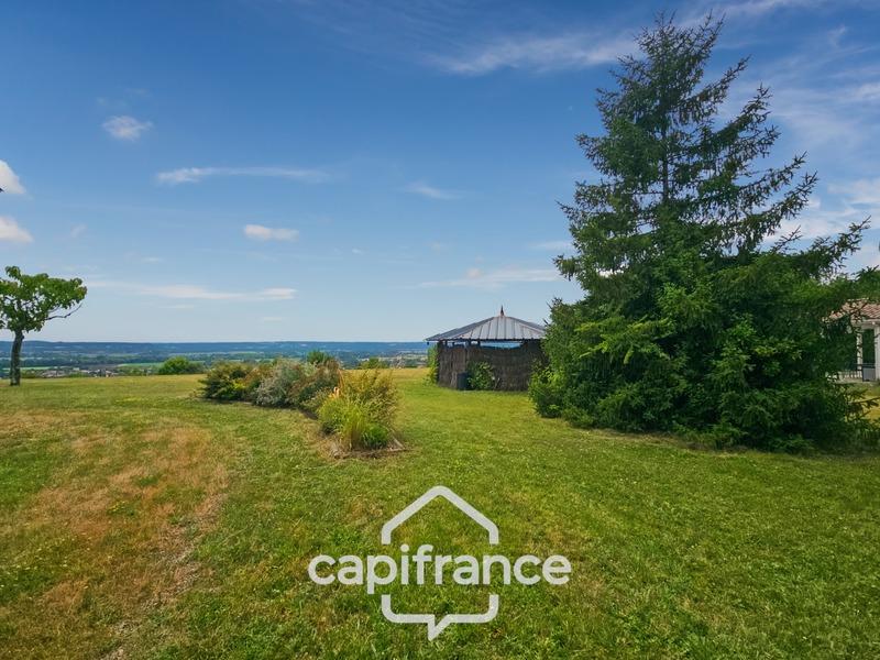 Maison - 235 m² - 7 pièces