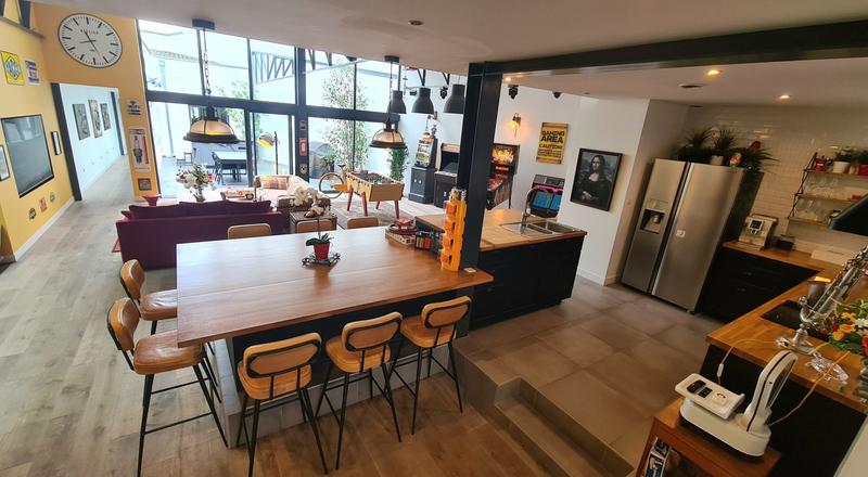 Loft - 350 m² - 9 pièces
