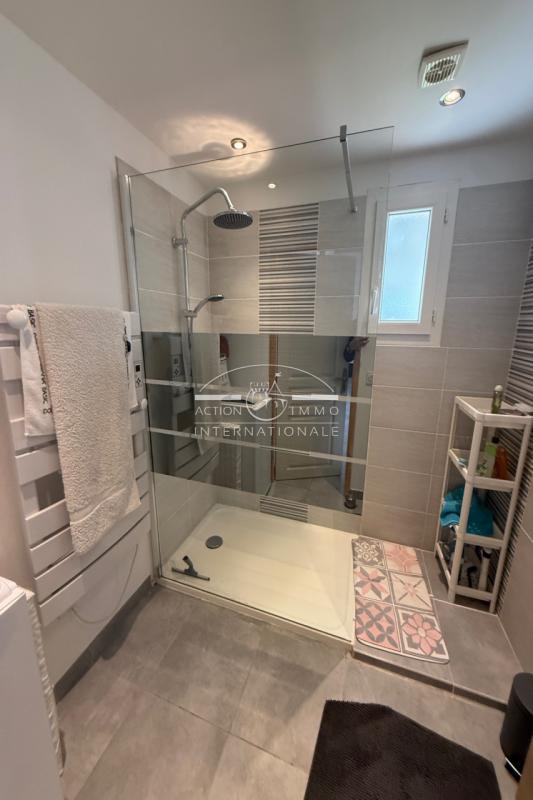 Propriété - 190 m² - 6 pièces