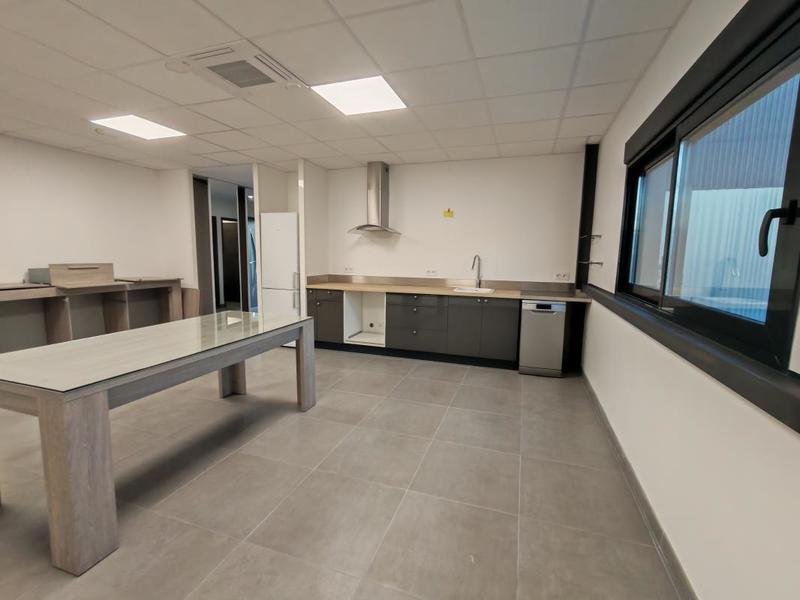 Bureau - 110 m² - 4 pièces