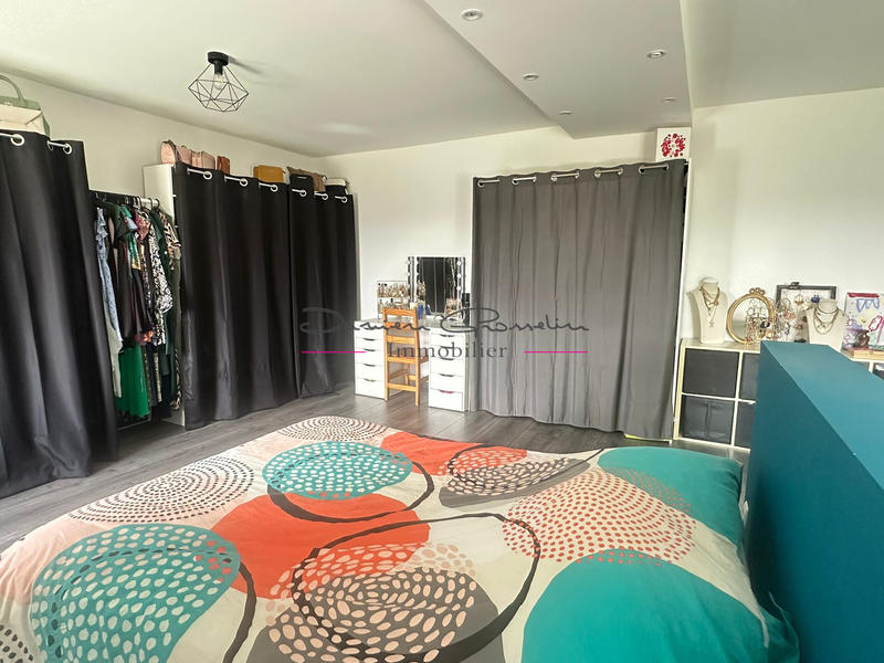 Maison - 245 m² - 8 pièces