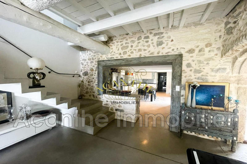 Maison - 300 m² - 6 pièces