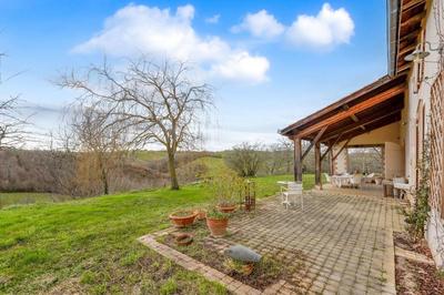 Propriété - 420 m² - 8 pièces