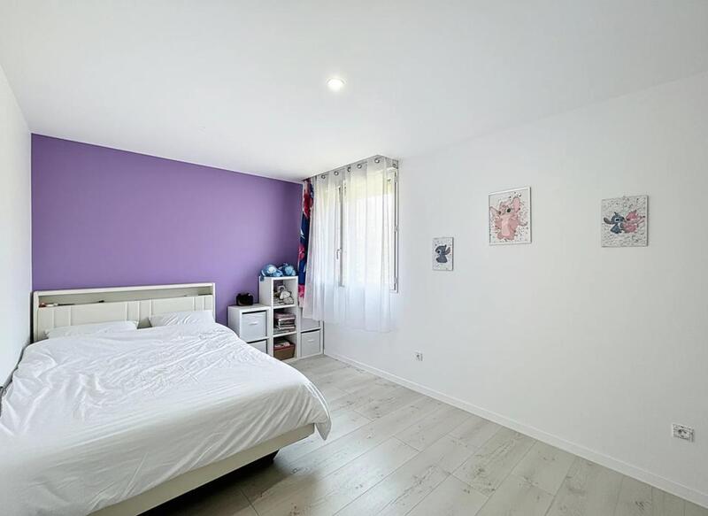 Propriété - 247 m² - 6 pièces