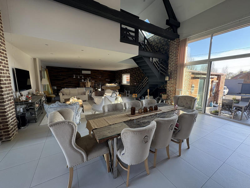 Maison - 250 m² - 4 pièces