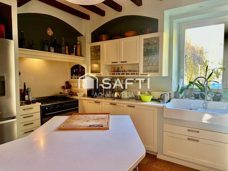 Maison - 308 m² - 12 pièces