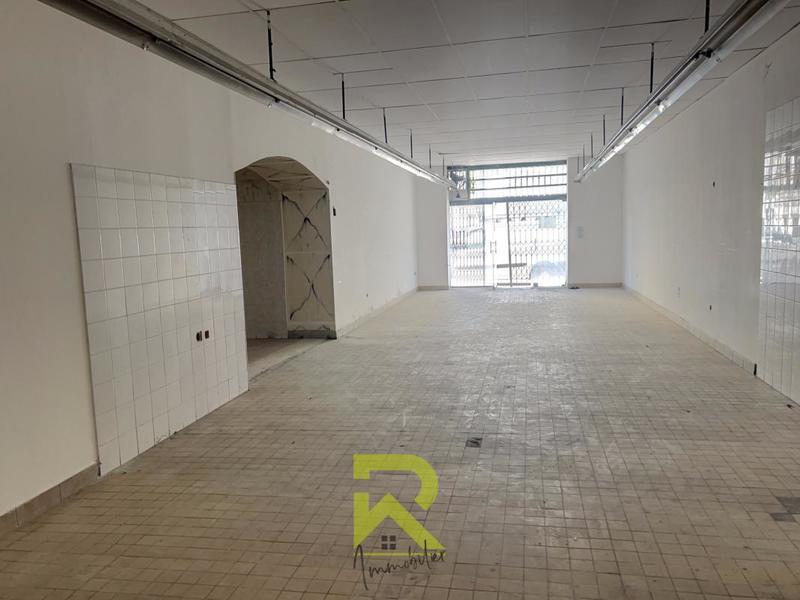 Local commercial - 200 m² - 4 pièces