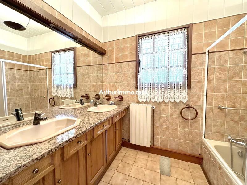 Maison - 290 m² - 12 pièces