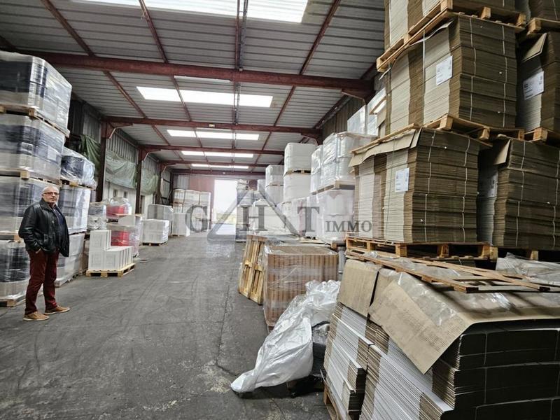 Entrepôt - 2 352 m²