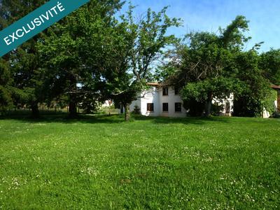 Maison - 240 m² - 10 pièces