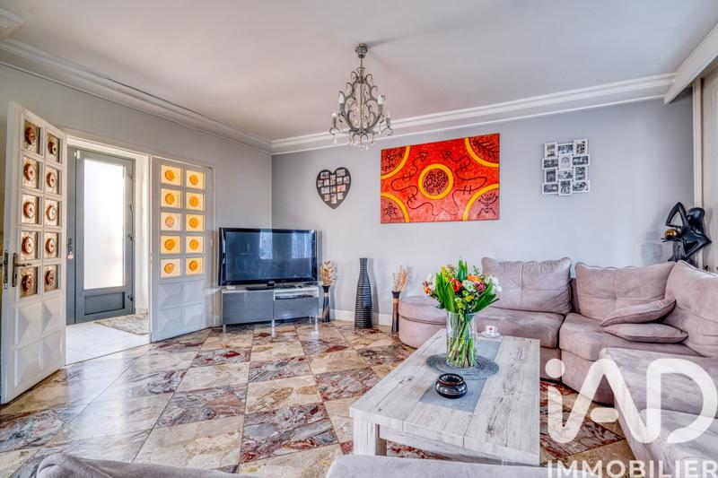 Maison - 218 m² - 9 pièces