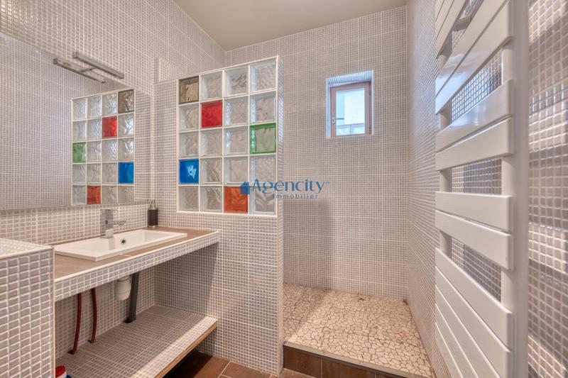 Maison - 178 m² - 8 pièces