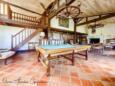 Maison - 500 m² - 16 pièces