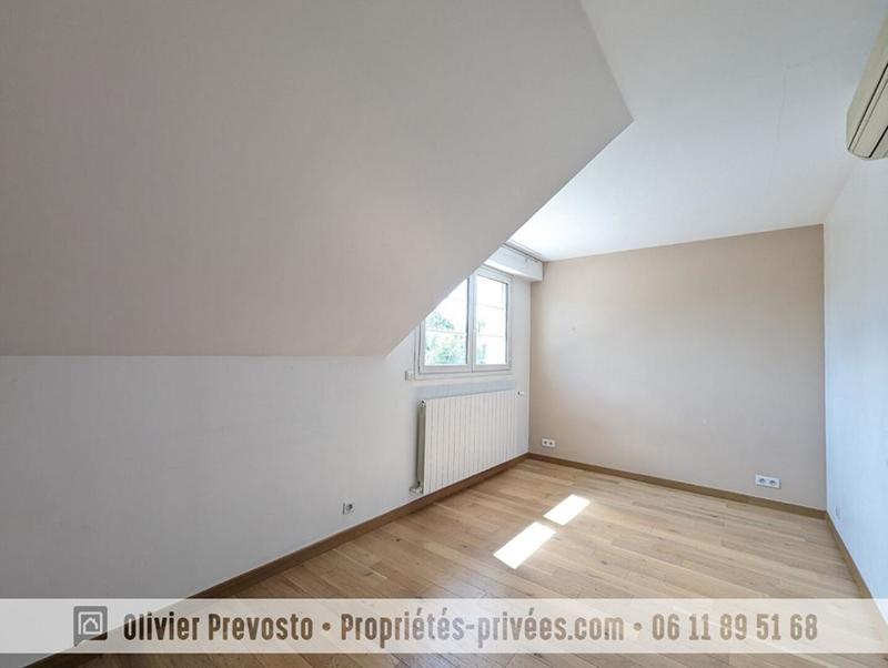 Maison - 235 m² - 9 pièces