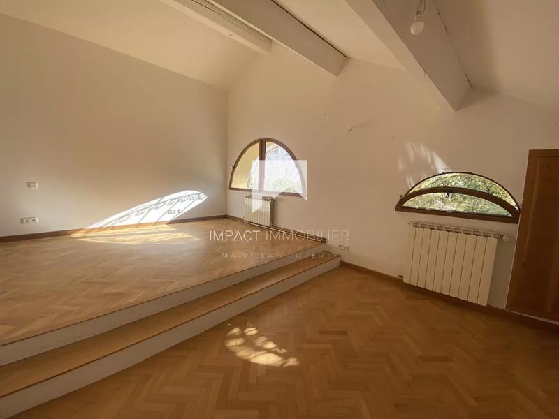 Maison - 197 m² - 4 pièces