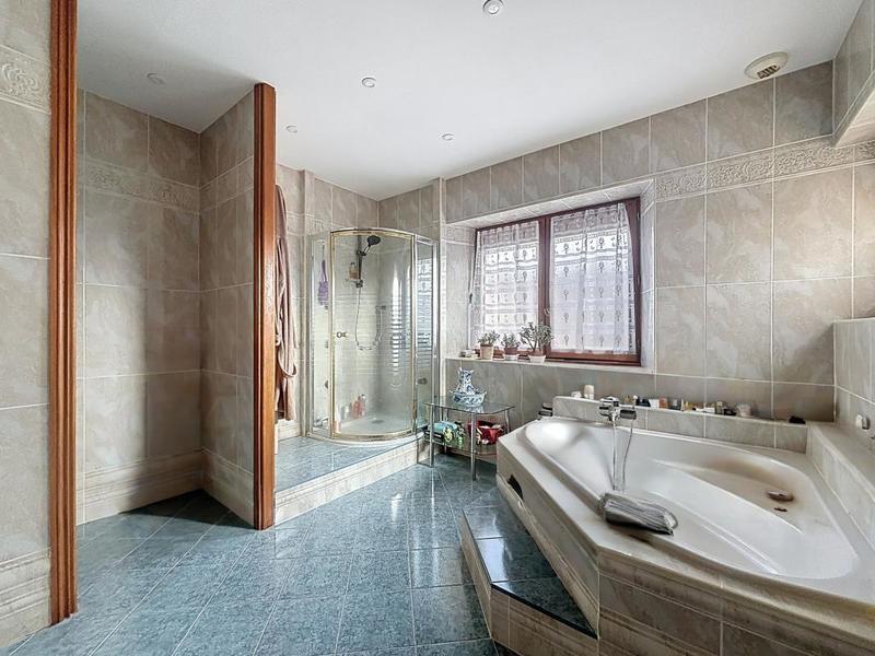 Villa - 246 m² - 7 pièces