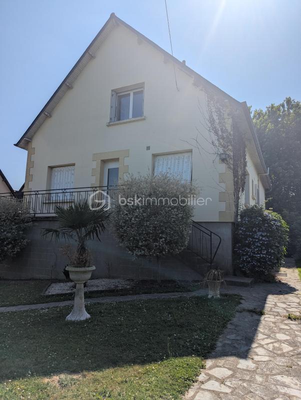 Maison traditionnelle - 160 m² - 8 pièces