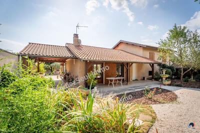 Maison traditionnelle - 246 m² - 4 pièces