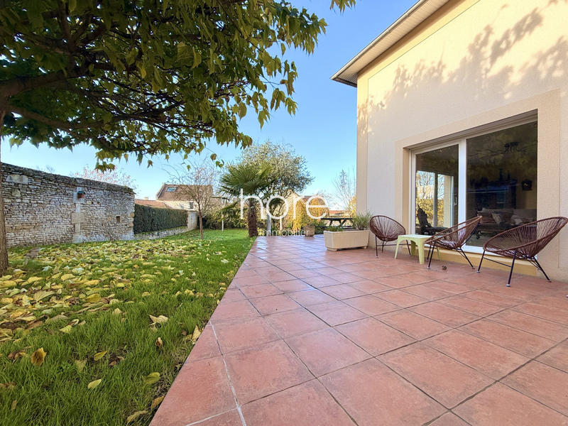 Maison - 230 m² - 6 pièces