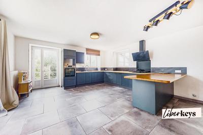 Demeure - 260 m² - 6 pièces