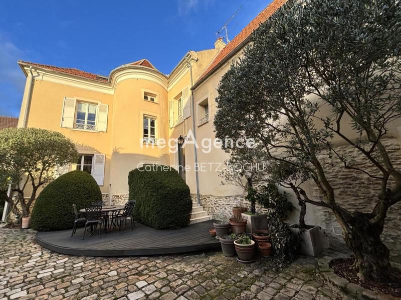 Maison ancienne - 247 m² - 7 pièces