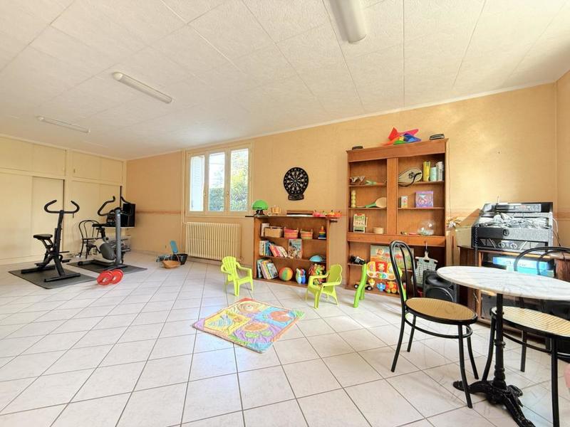 Maison traditionnelle - 282 m² - 8 pièces