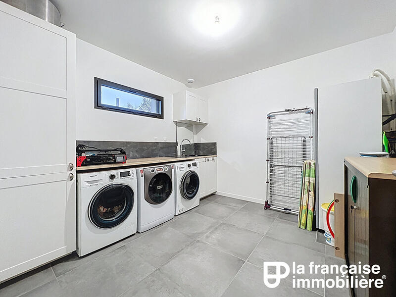 Maison - 233 m² - 8 pièces