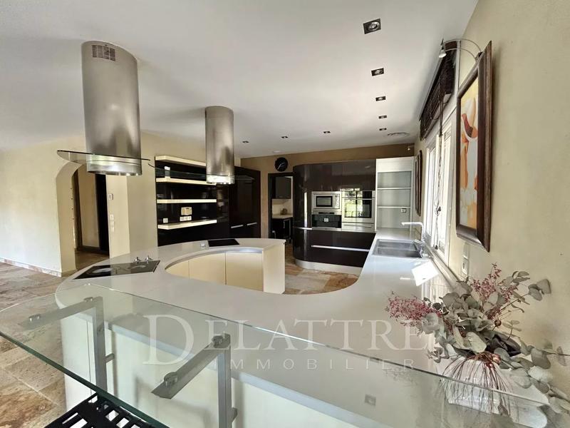 Villa - 430 m² - 10 pièces