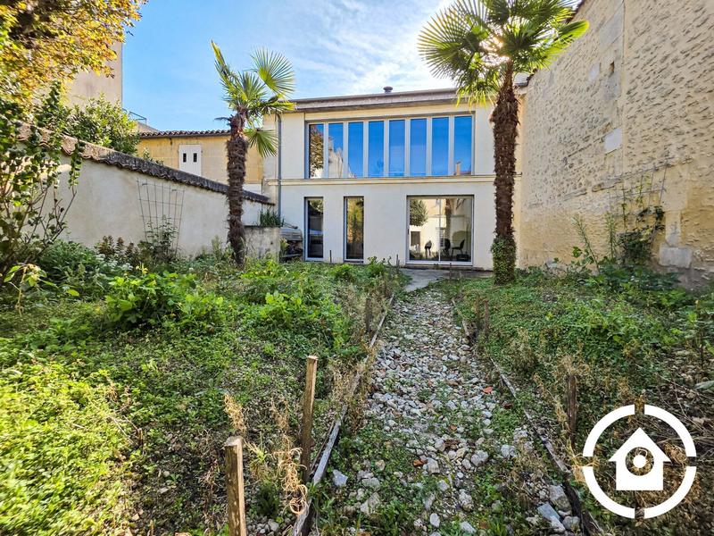 Maison - 310 m² - 8 pièces