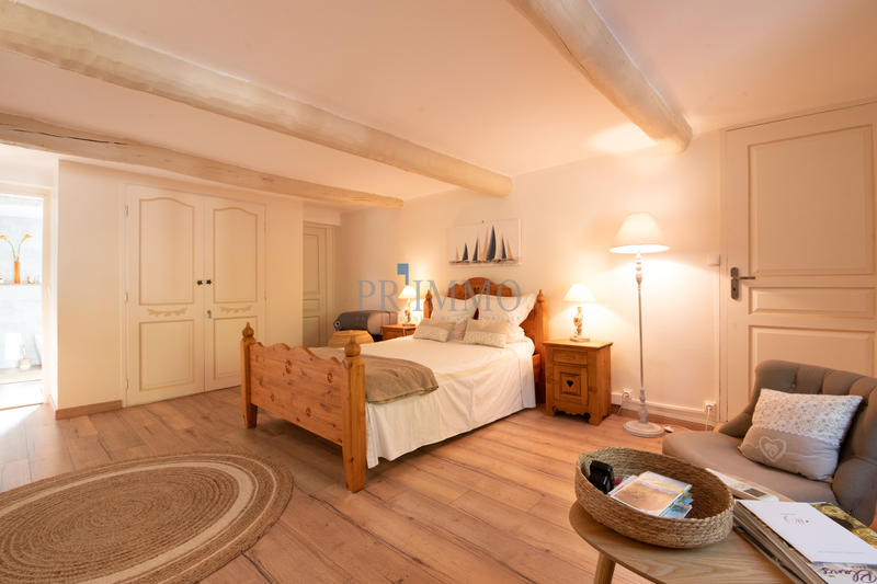 Maison - 201 m² - 5 pièces