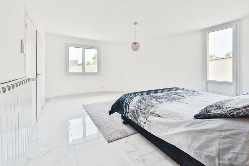 Maison - 240 m² - 9 pièces