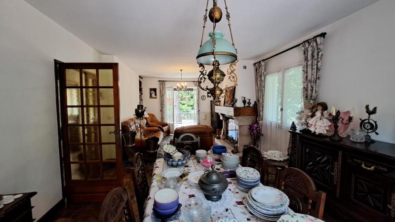 Maison - 215 m² - 9 pièces