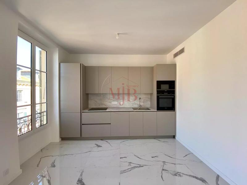 Appartement - 90 m² - 3 pièces