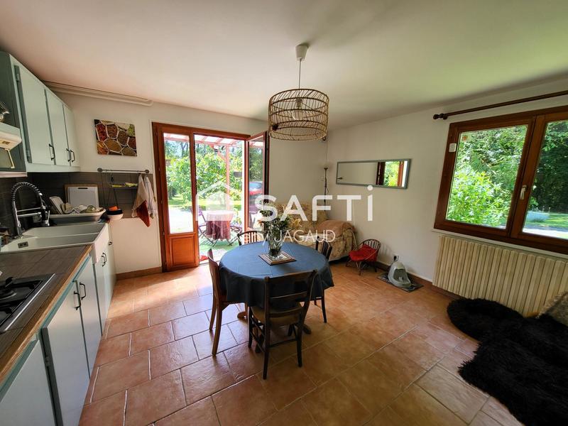 Maison - 211 m² - 8 pièces