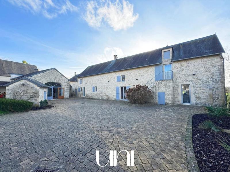 Maison - 220 m² - 5 pièces