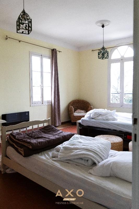 Demeure - 1 020 m² - 33 pièces