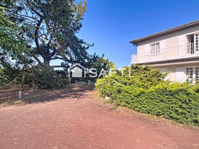 Maison - 200 m² - 7 pièces