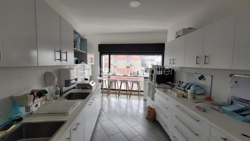 Local commercial - 110 m² - 5 pièces