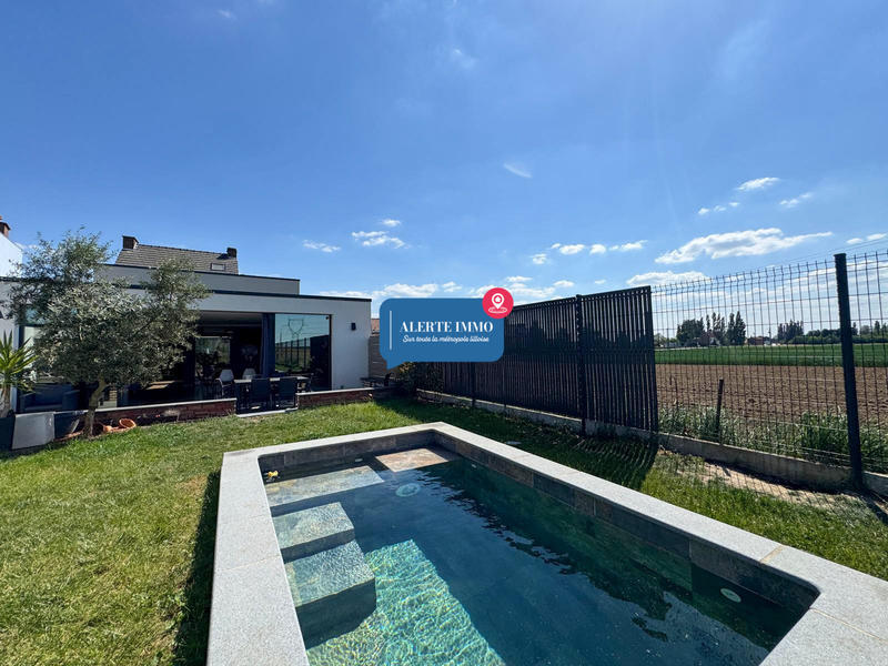 Maison - 243 m² - 7 pièces