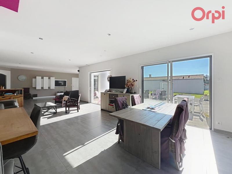 Maison - 230 m² - 6 pièces