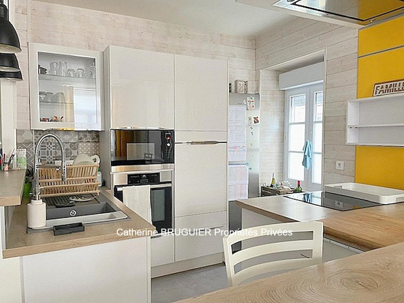 Maison - 235 m² - 9 pièces